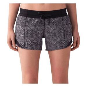 LULULEMON ATHLETICA Hotty Hot Short (Long 4') Size 8